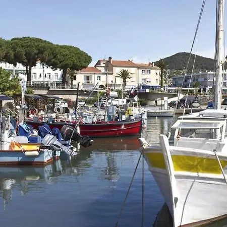 Renove Face A La - Port De Апартаменты